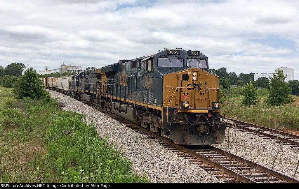 CSX 3355, 95, and 2684 roll mixed freight southbound